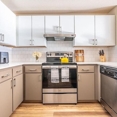 Modern And Spacious Apartment- Gym, Wifi, Free Parking シアトル エクステリア 写真