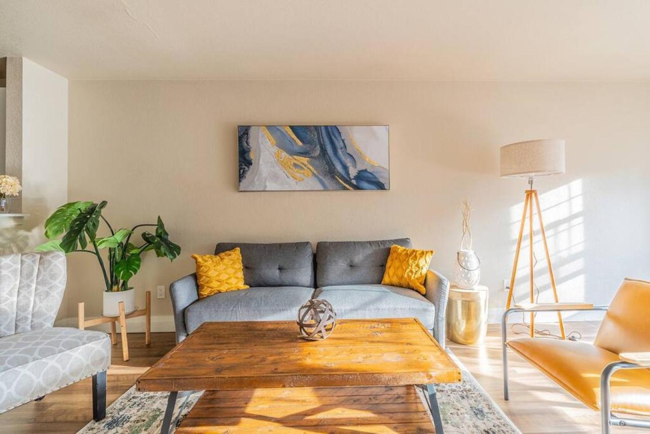 Modern And Spacious Apartment- Gym, Wifi, Free Parking シアトル エクステリア 写真