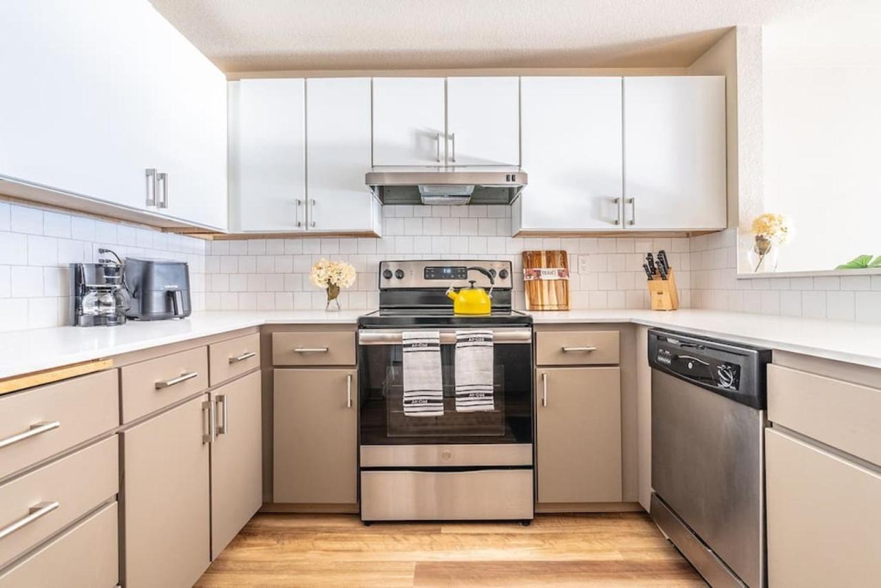 Modern And Spacious Apartment- Gym, Wifi, Free Parking シアトル エクステリア 写真