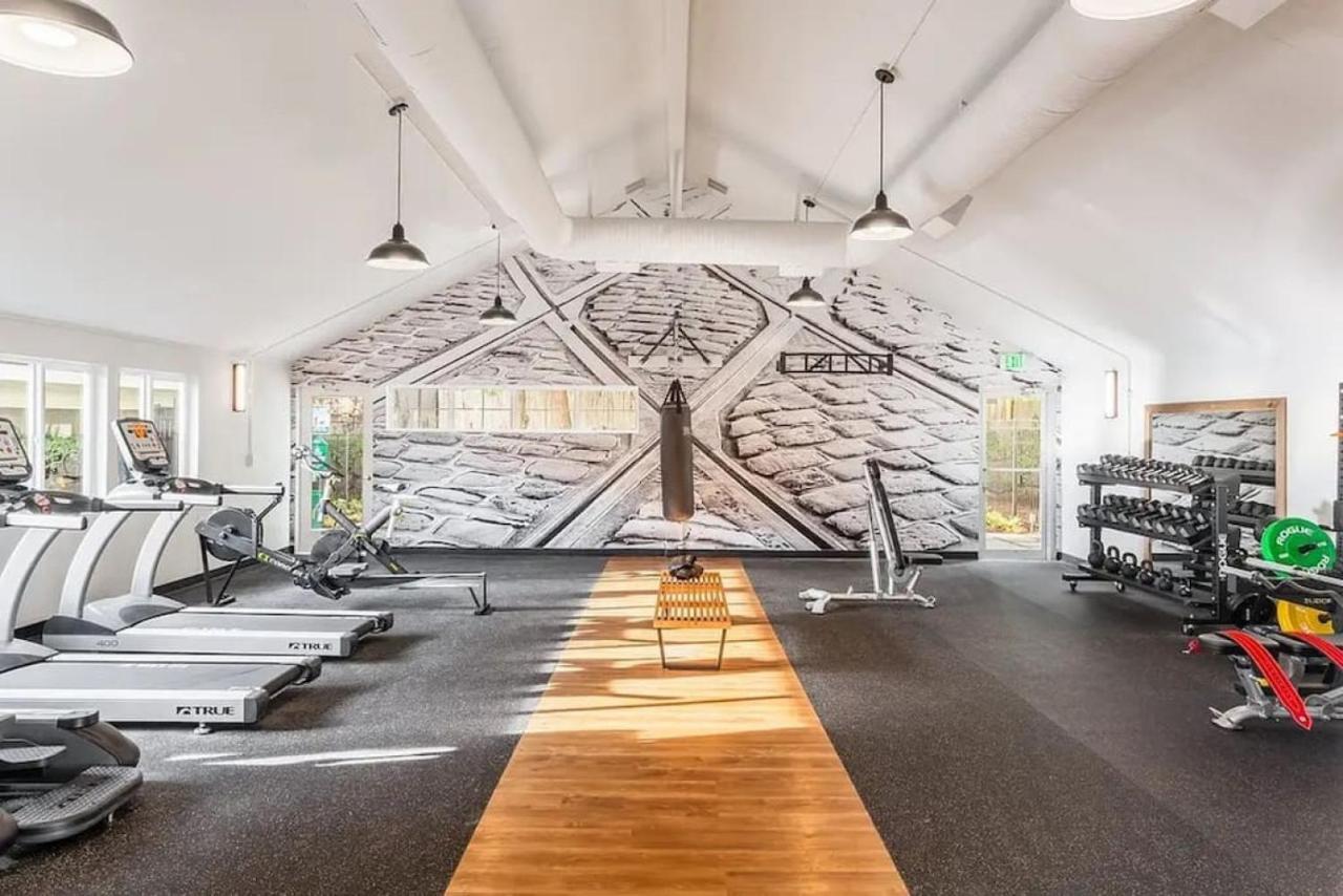 Modern And Spacious Apartment- Gym, Wifi, Free Parking シアトル エクステリア 写真