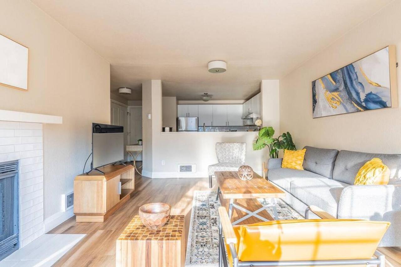 Modern And Spacious Apartment- Gym, Wifi, Free Parking シアトル エクステリア 写真